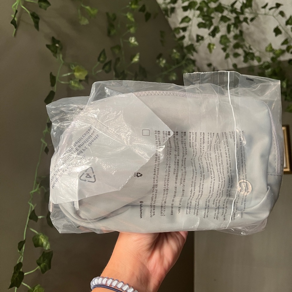 Lululemon Everywhere Belt Bag